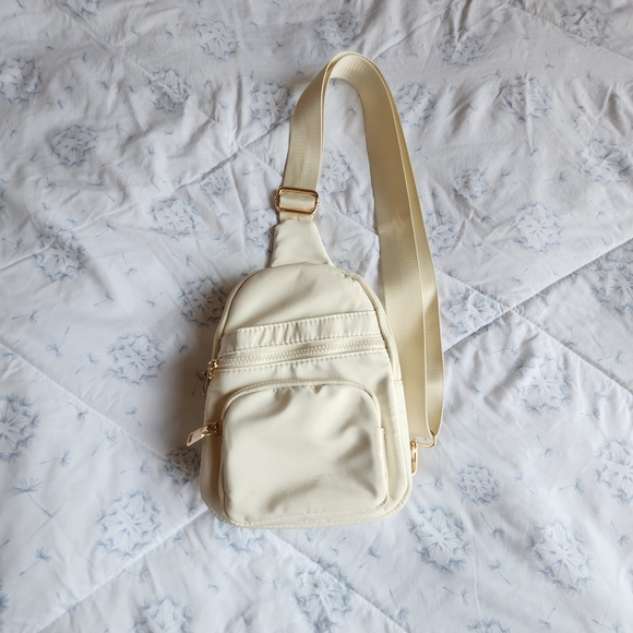 Urban Outfitters Handbags - Urban Outfitters Gray Crossbody Bag
